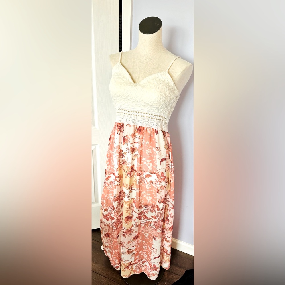 Women’s Vine and Valley Dress with fitted torso and flowy skirt - size medium